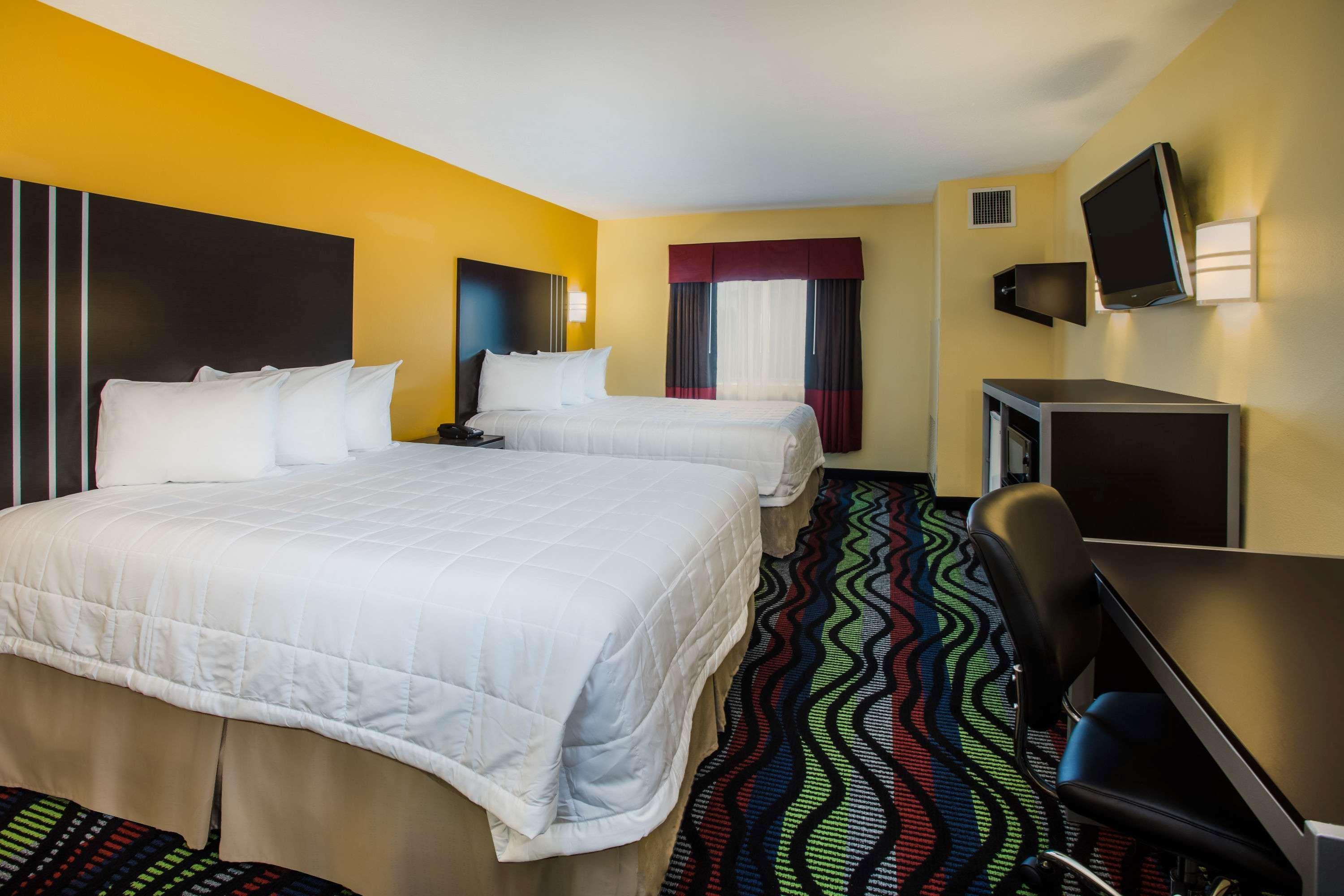 Days Inn & Suites By Wyndham Augusta Near Fort Eisenhower Екстериор снимка