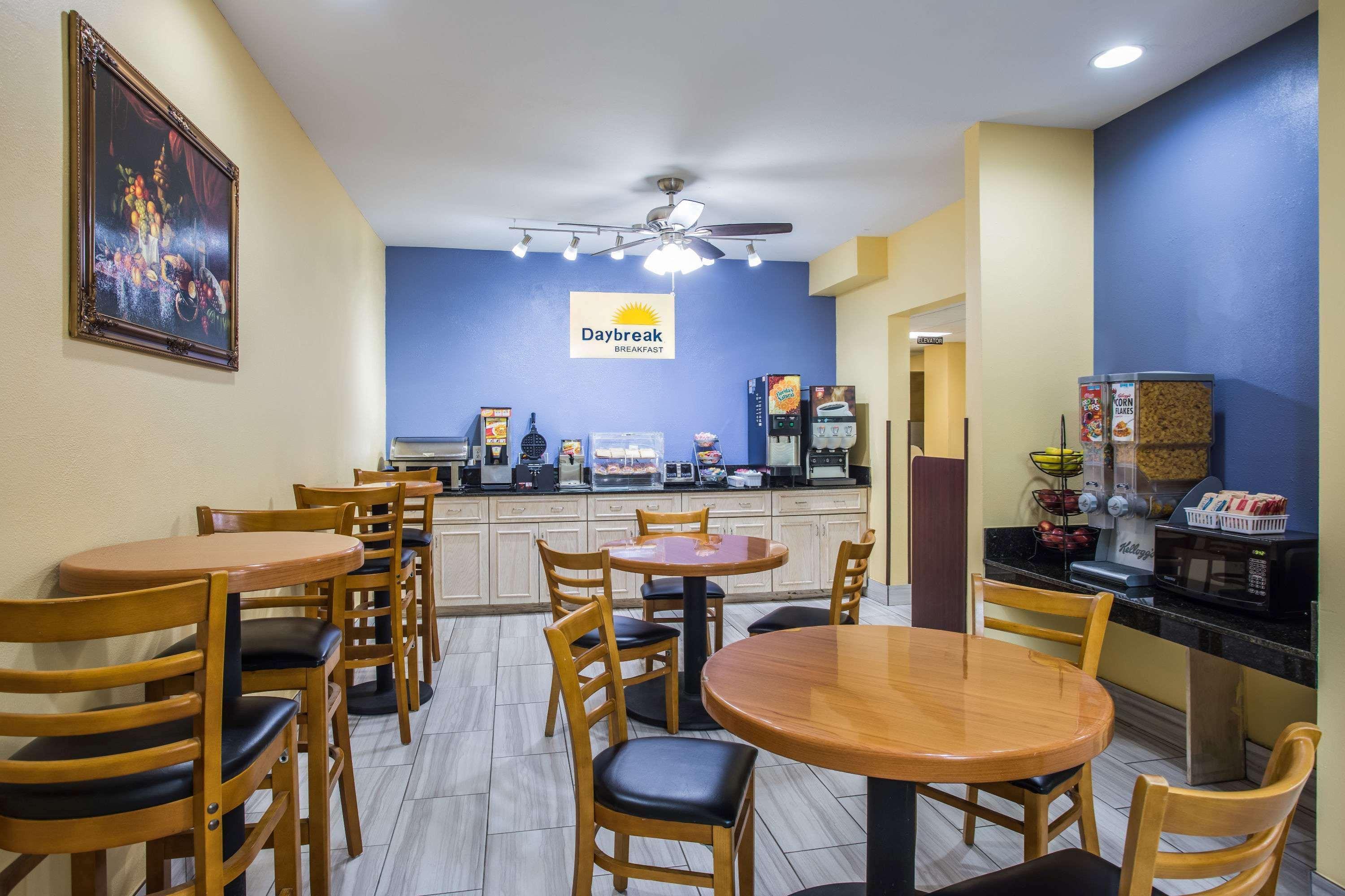 Days Inn & Suites By Wyndham Augusta Near Fort Eisenhower Екстериор снимка