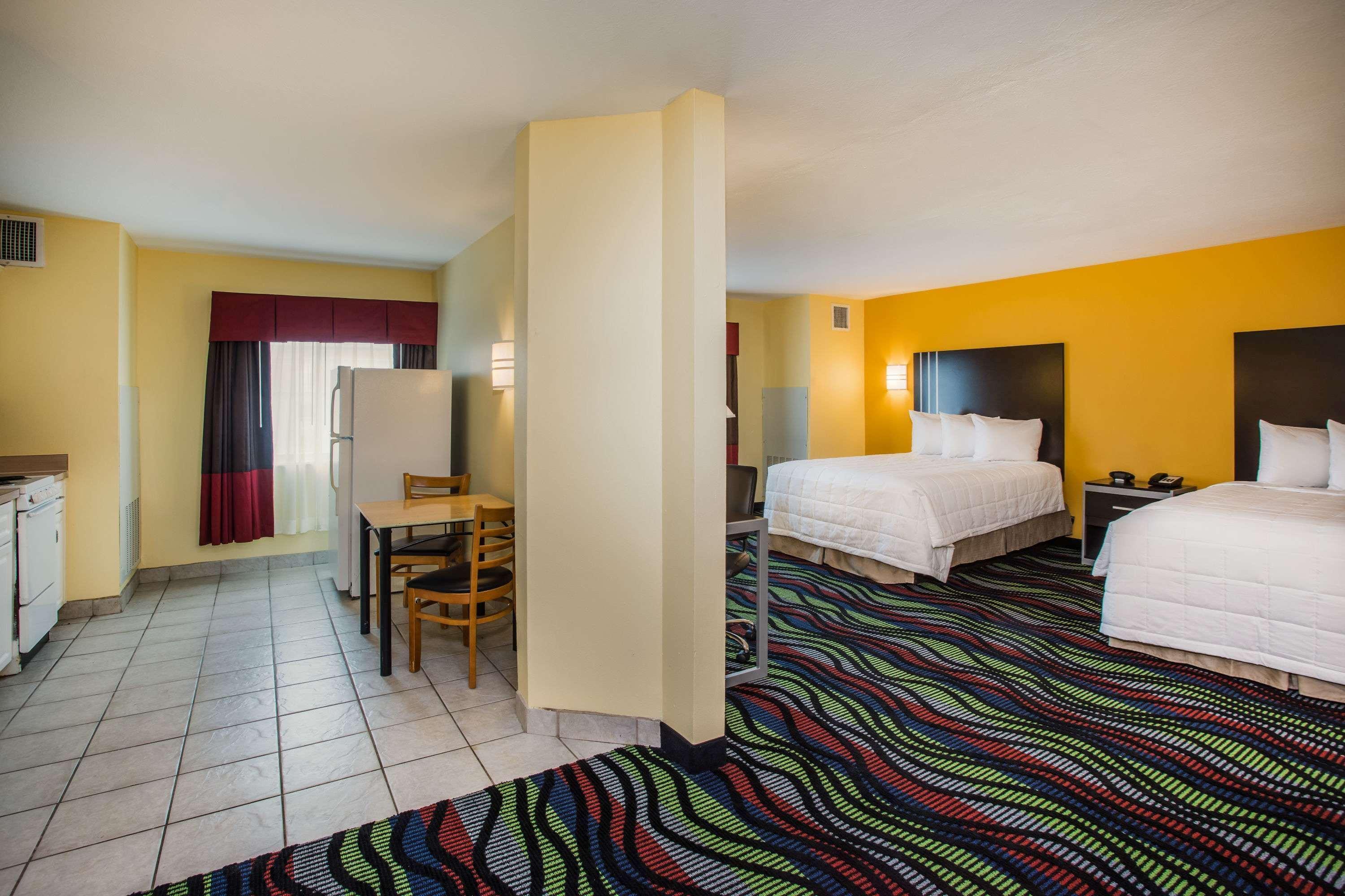 Days Inn & Suites By Wyndham Augusta Near Fort Eisenhower Екстериор снимка
