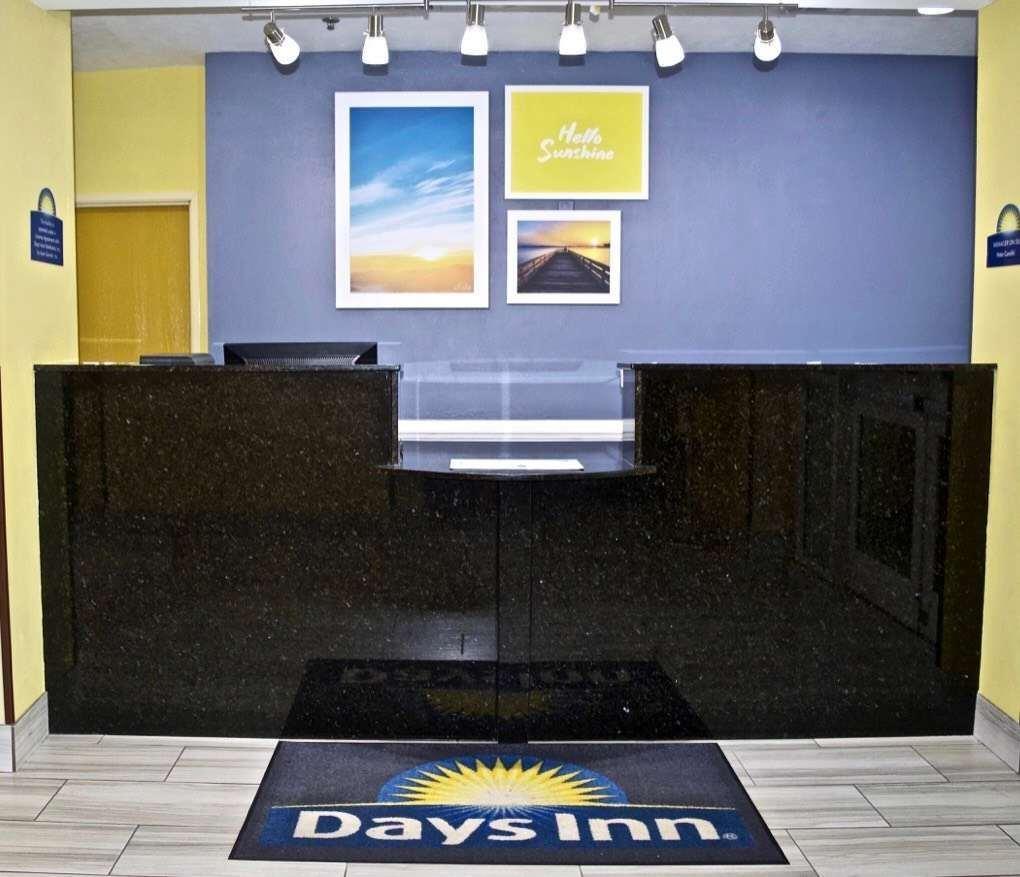 Days Inn & Suites By Wyndham Augusta Near Fort Eisenhower Екстериор снимка