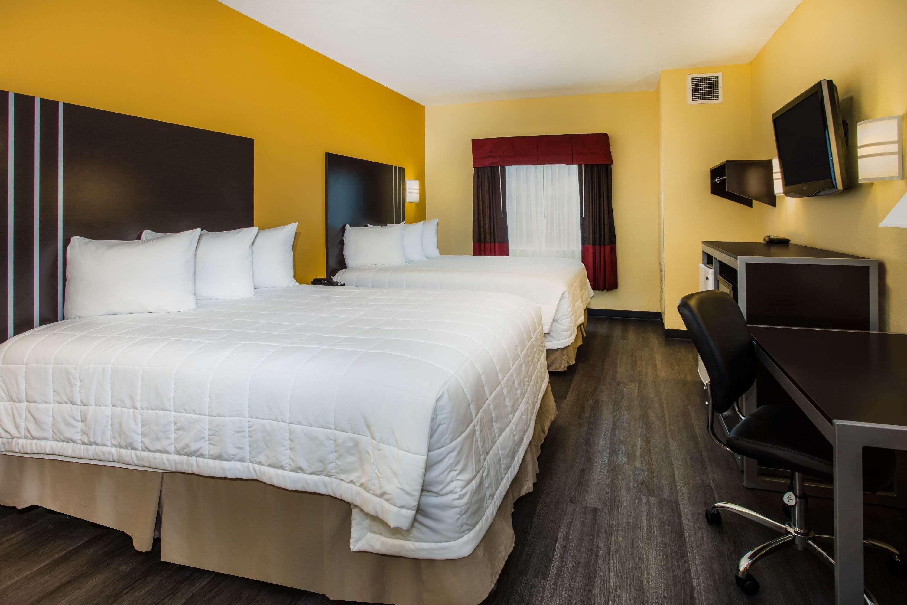 Days Inn & Suites By Wyndham Augusta Near Fort Eisenhower Екстериор снимка