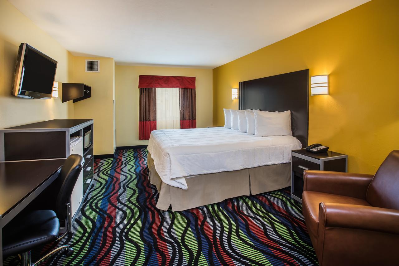 Days Inn & Suites By Wyndham Augusta Near Fort Eisenhower Екстериор снимка