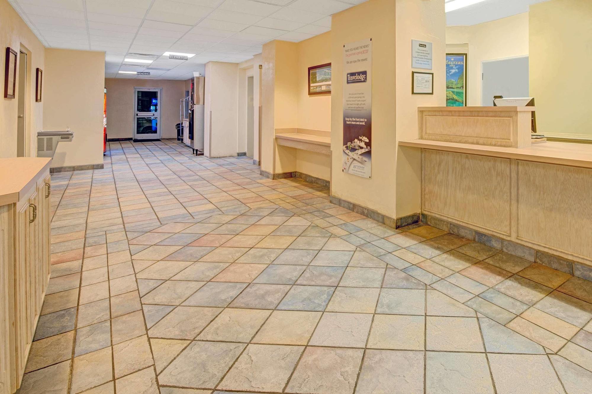 Days Inn & Suites By Wyndham Augusta Near Fort Eisenhower Екстериор снимка