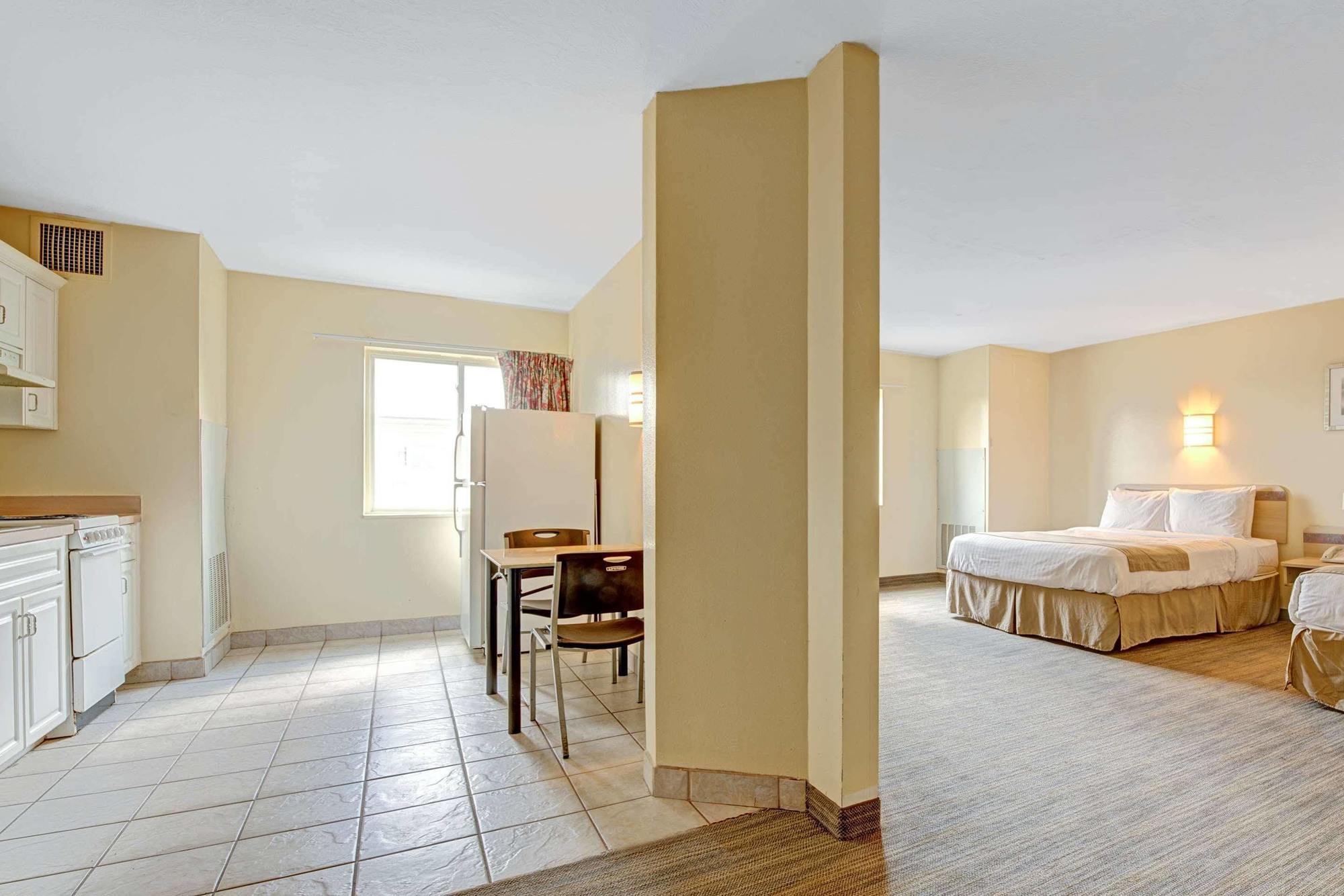 Days Inn & Suites By Wyndham Augusta Near Fort Eisenhower Екстериор снимка