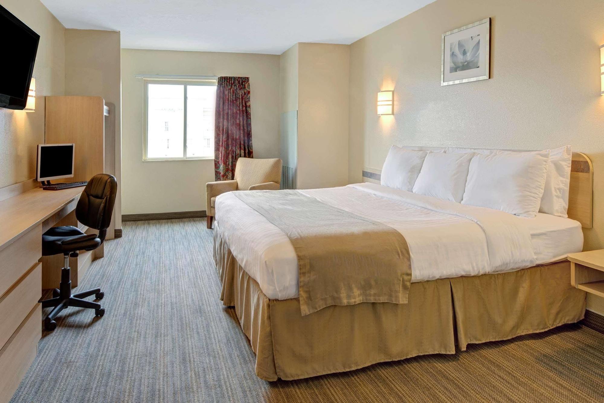 Days Inn & Suites By Wyndham Augusta Near Fort Eisenhower Екстериор снимка