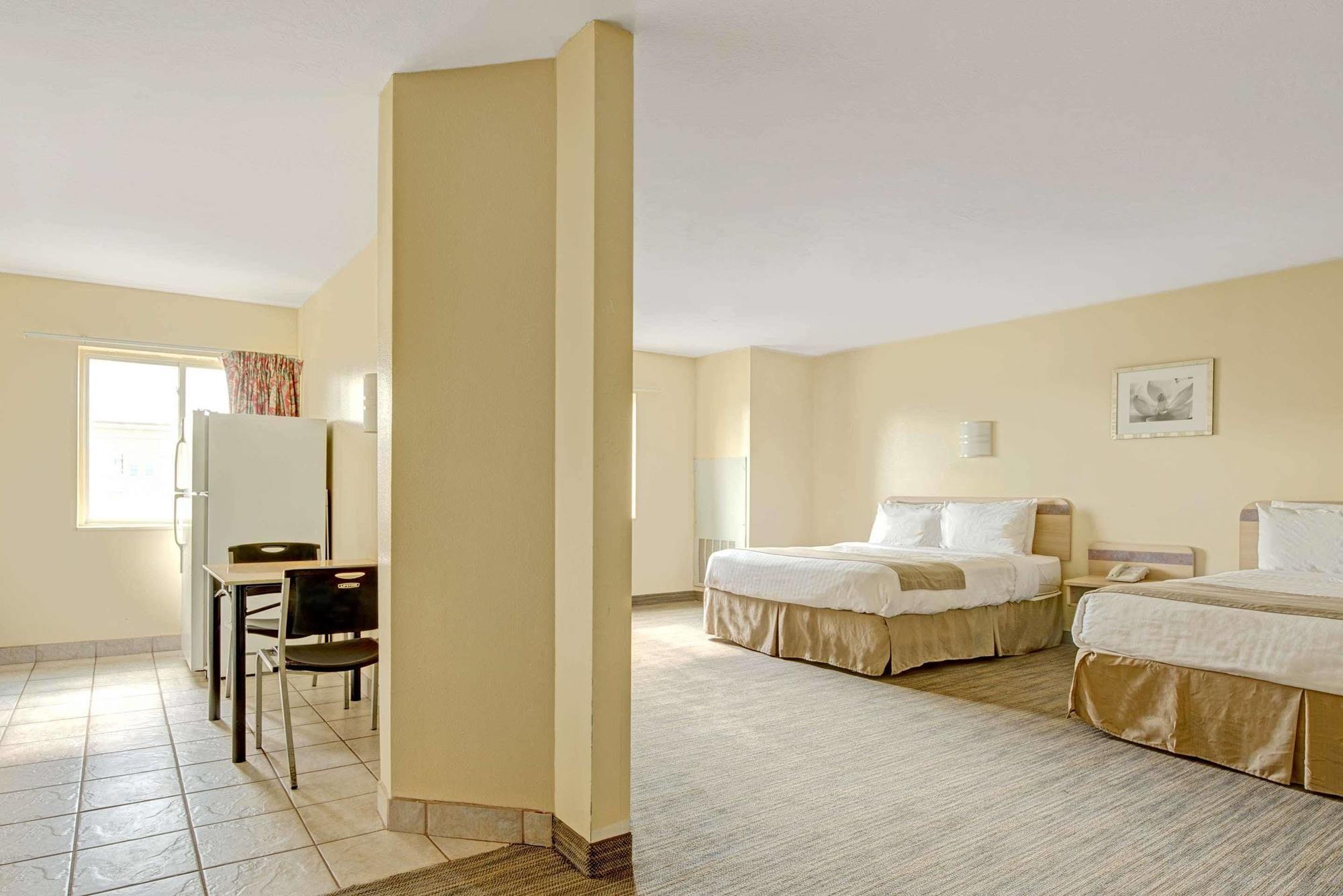 Days Inn & Suites By Wyndham Augusta Near Fort Eisenhower Екстериор снимка
