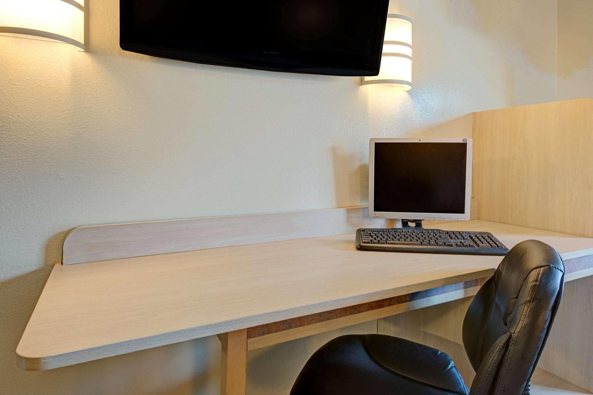 Days Inn & Suites By Wyndham Augusta Near Fort Eisenhower Екстериор снимка