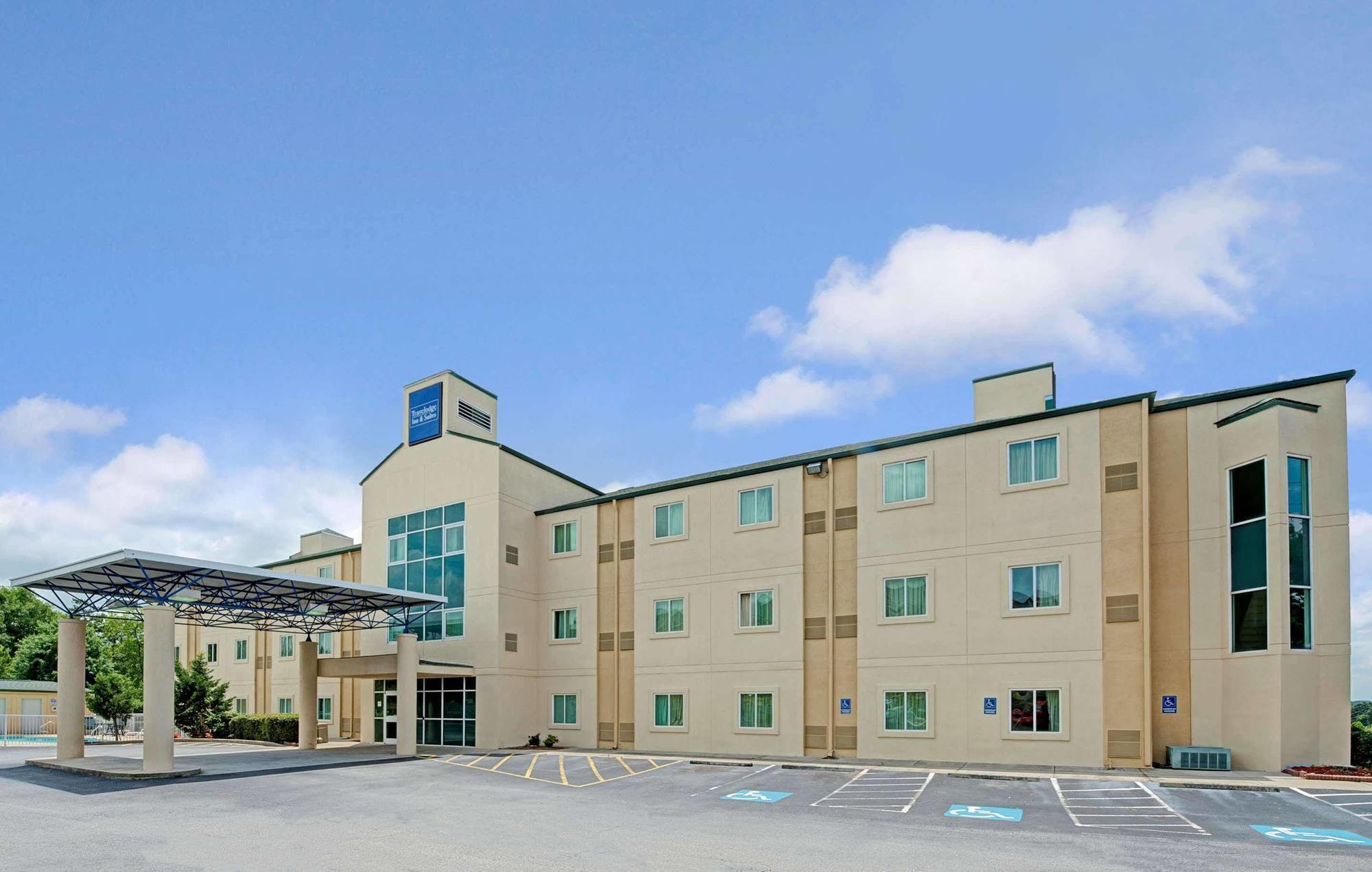 Days Inn & Suites By Wyndham Augusta Near Fort Eisenhower Екстериор снимка