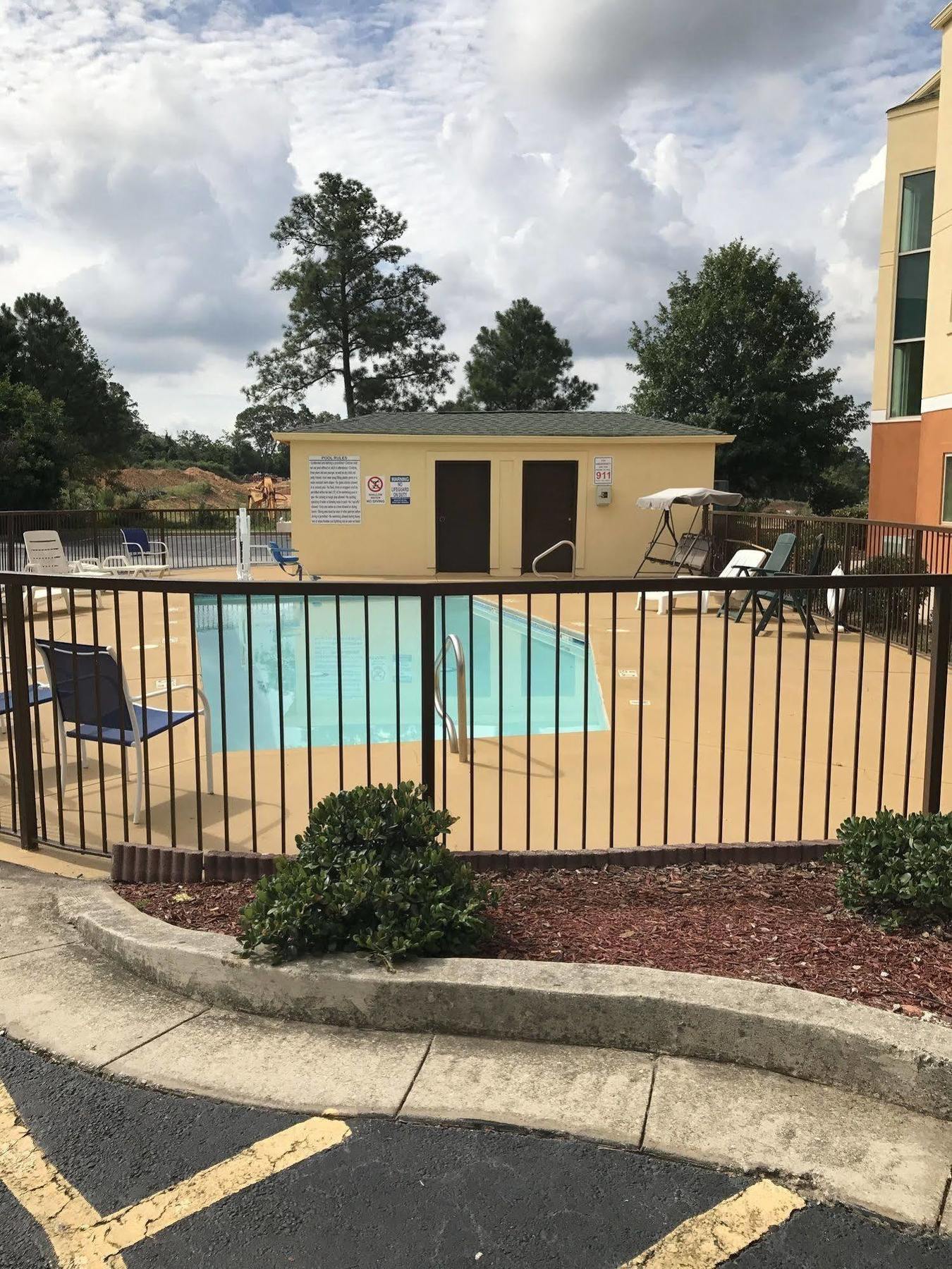 Days Inn & Suites By Wyndham Augusta Near Fort Eisenhower Екстериор снимка