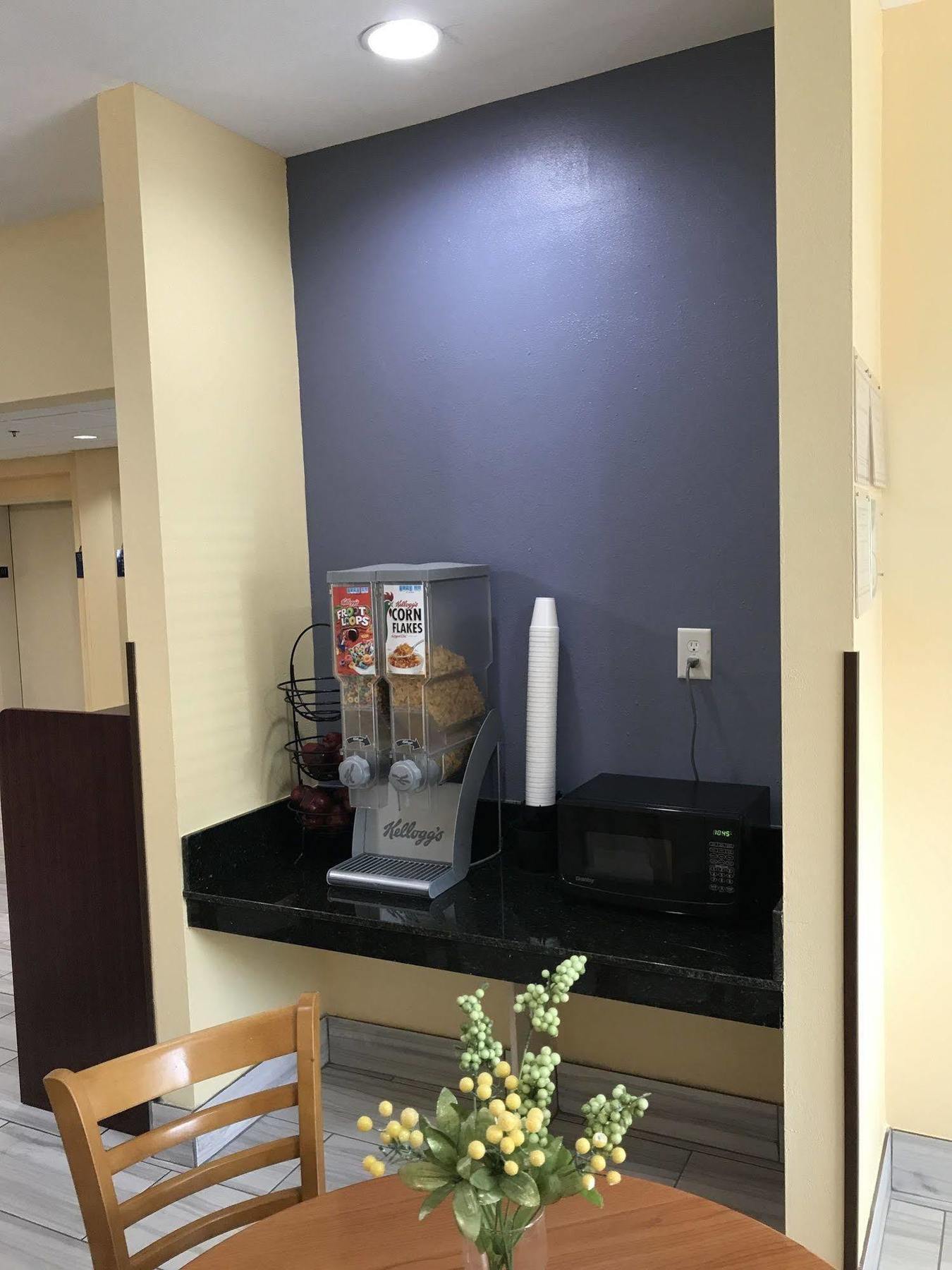 Days Inn & Suites By Wyndham Augusta Near Fort Eisenhower Екстериор снимка