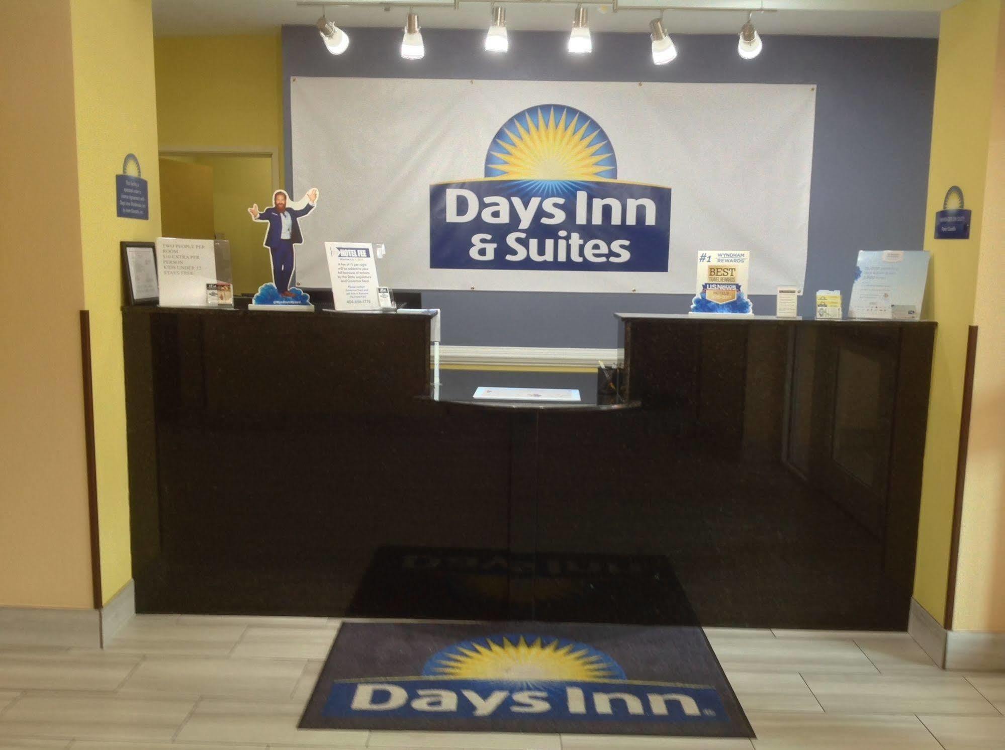 Days Inn & Suites By Wyndham Augusta Near Fort Eisenhower Екстериор снимка