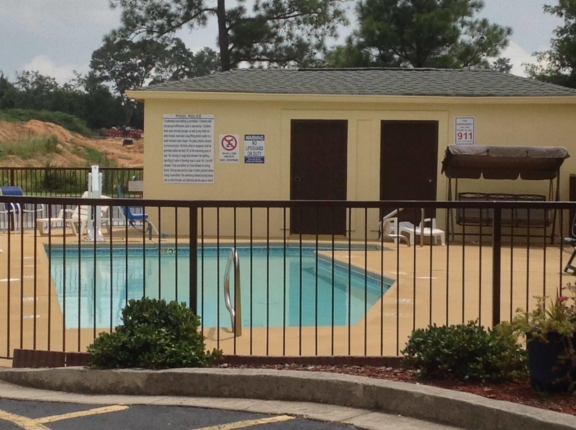 Days Inn & Suites By Wyndham Augusta Near Fort Eisenhower Екстериор снимка