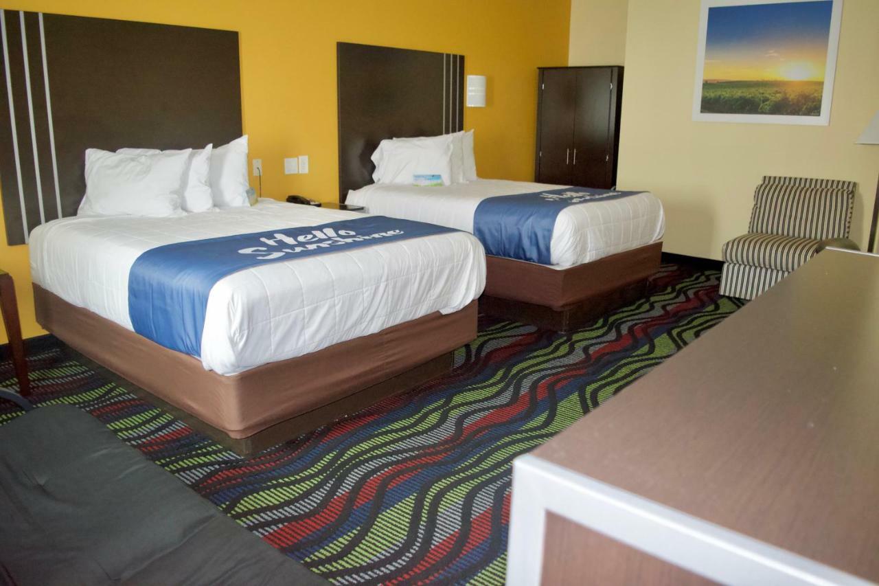 Days Inn & Suites By Wyndham Augusta Near Fort Eisenhower Екстериор снимка