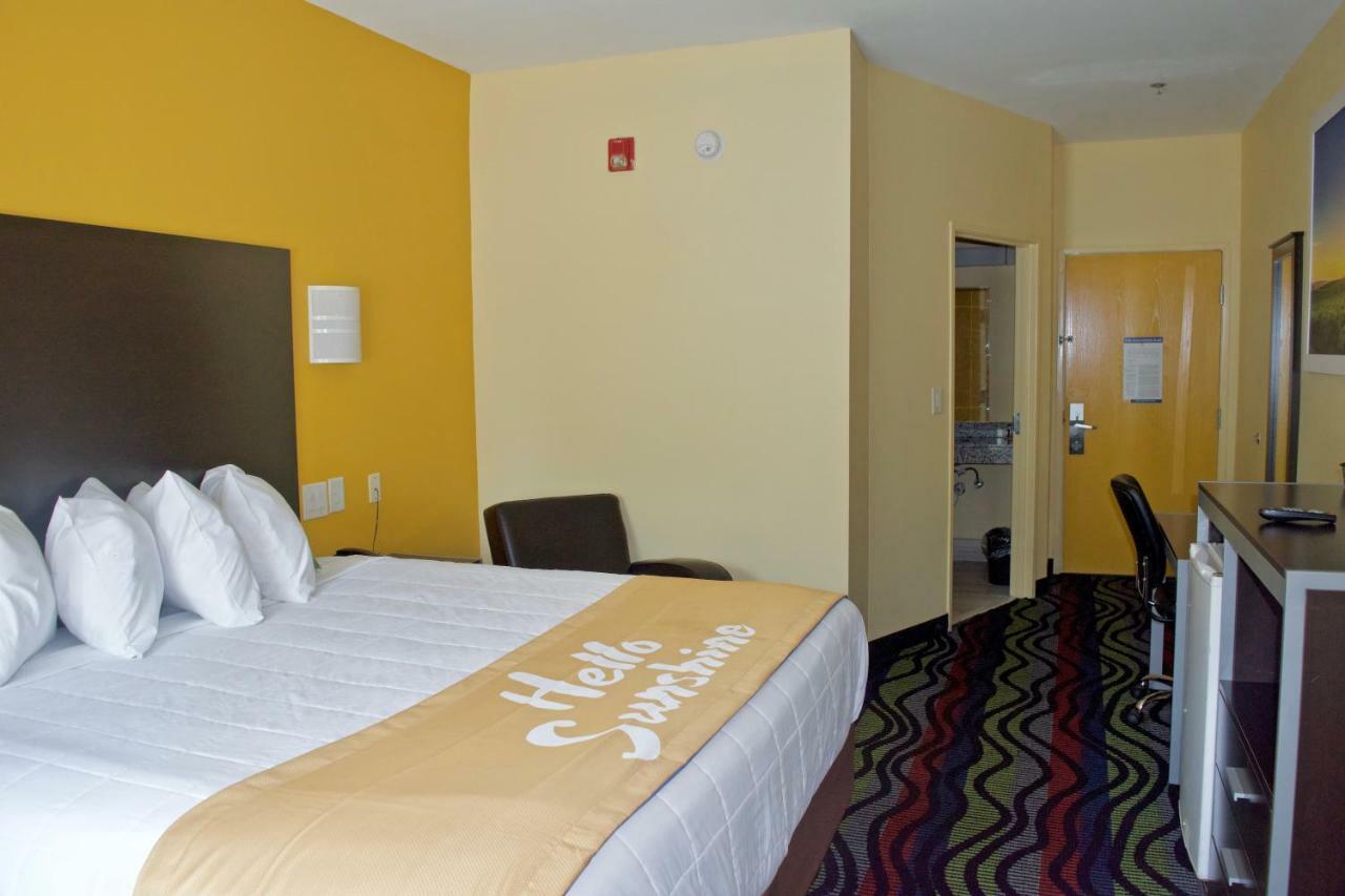 Days Inn & Suites By Wyndham Augusta Near Fort Eisenhower Екстериор снимка