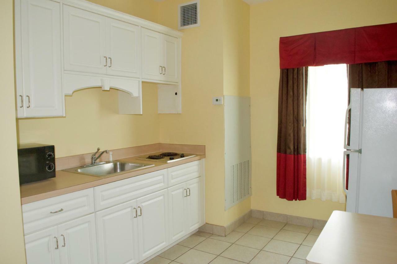 Days Inn & Suites By Wyndham Augusta Near Fort Eisenhower Екстериор снимка